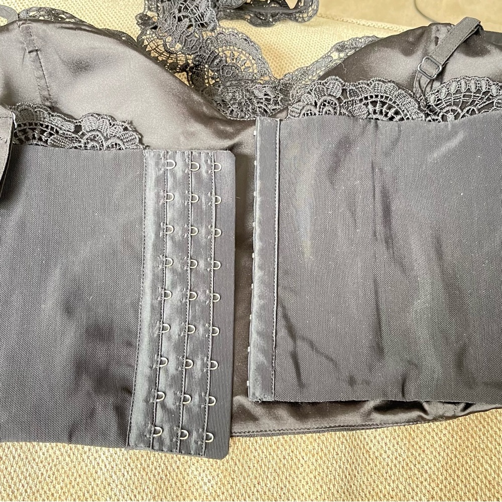 Guess - Picture 4 of 4